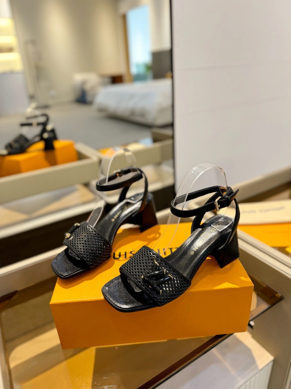 COCO-- 8V 1AD0EV goatskin Calfskin Heel height：5.5CM item:D-X000I0318